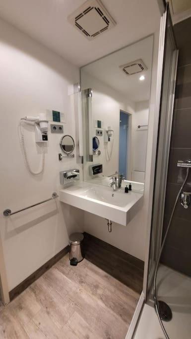 Nice Apartment In Modern Center Of Duesseldorf Extérieur photo